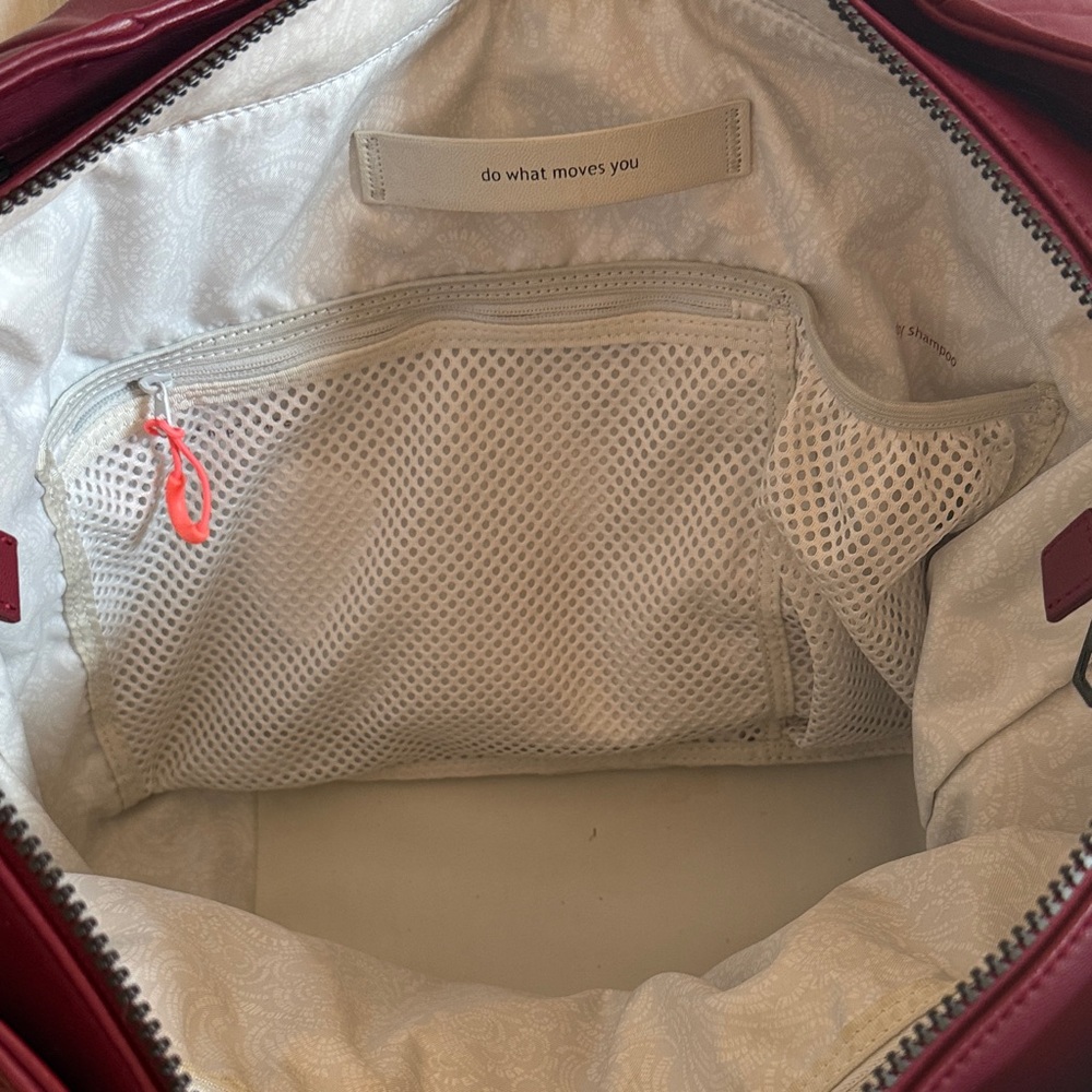 🍋 Lululemon: Elegant Burgundy Tote Bag - Picture 14 of 16